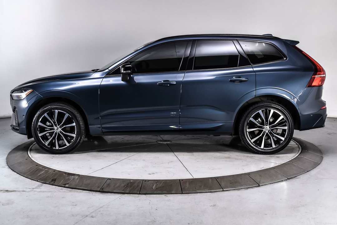 2024 Volvo Xc60 B5 Plus Dark Theme - Image 3