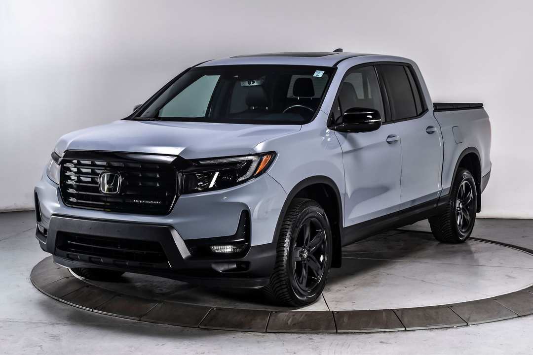 2023 Honda Ridgeline Black Edition - Image 2