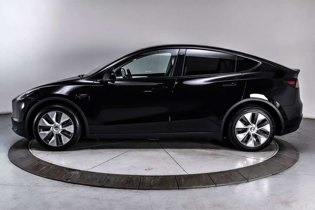 2023 Tesla Model Y Long Range - Image 3
