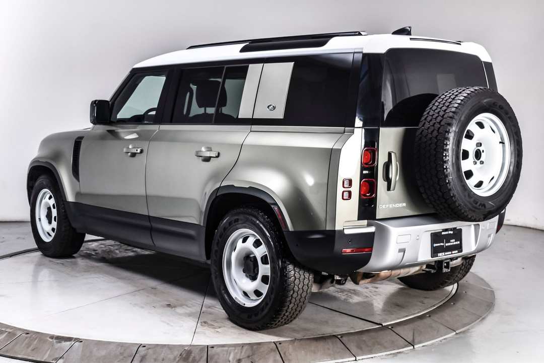 2024 Land Rover Defender 110 S - Image 3