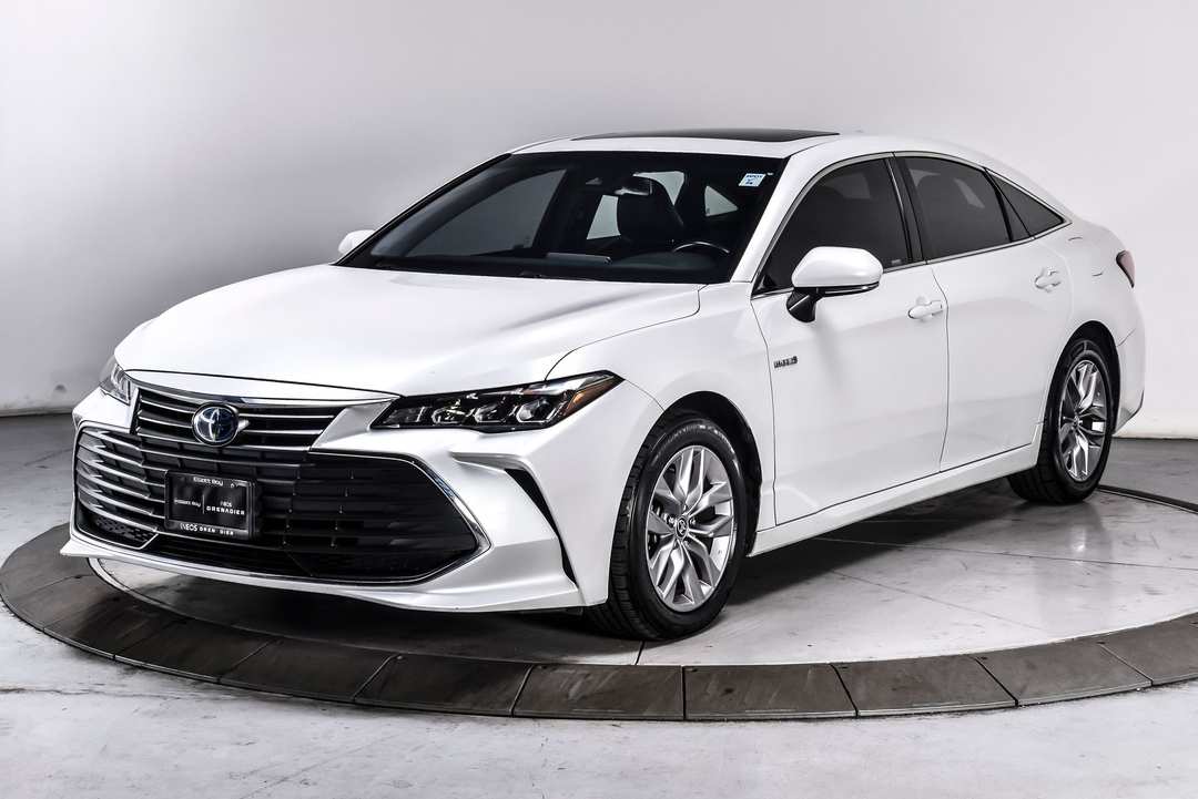 2020 Toyota Avalon Hybrid XLE Plus - Image 2