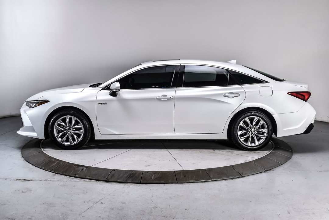 2020 Toyota Avalon Hybrid XLE Plus - Image 3