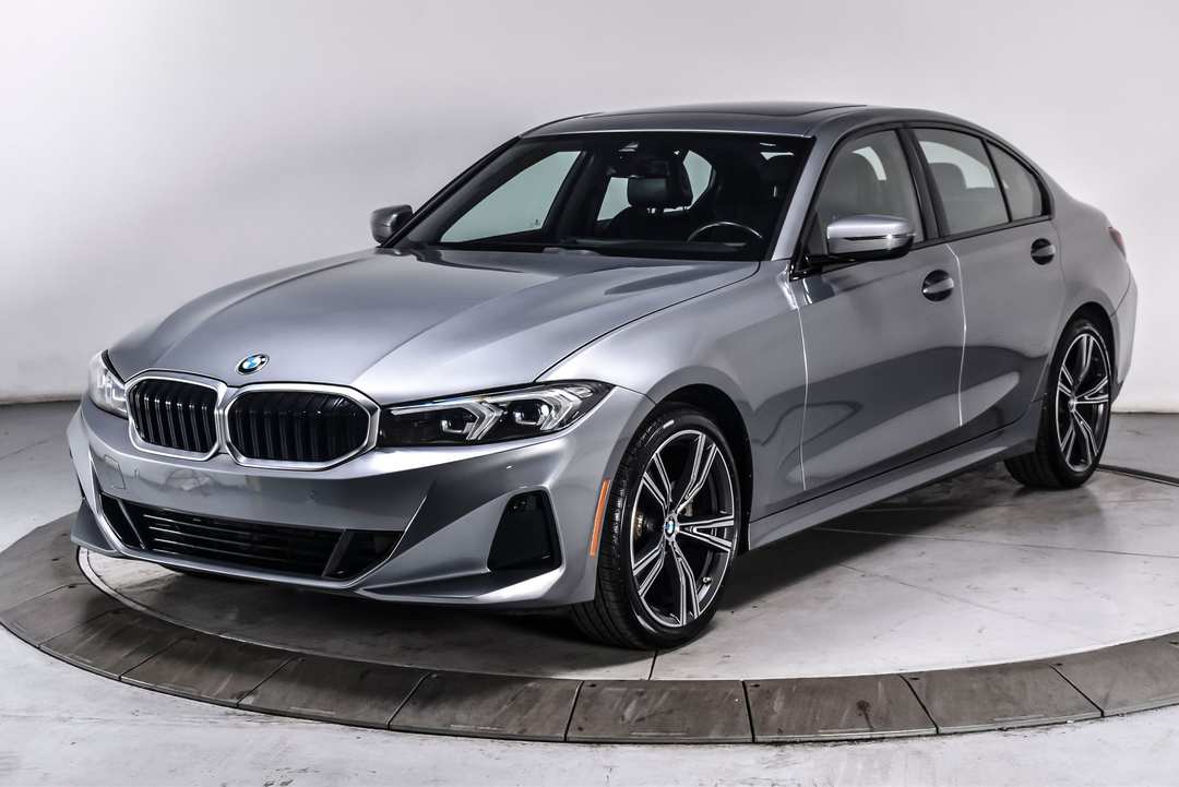 2023 BMW 3 Series 330i - Image 2