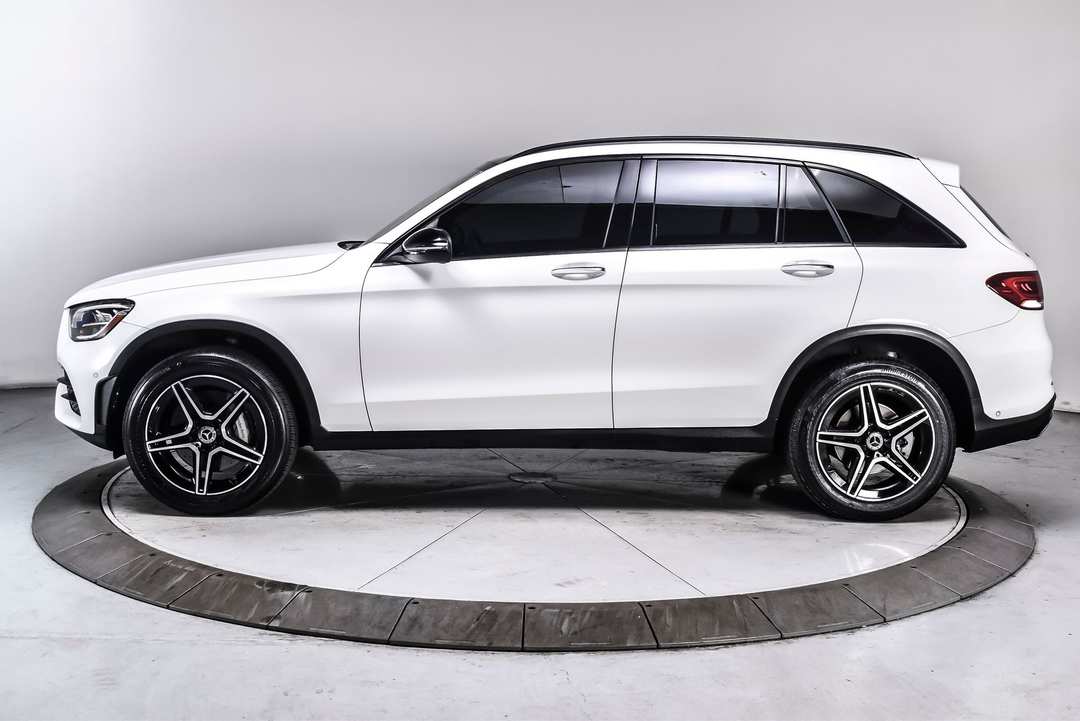 2022 Mercedes-Benz GLC GLC 300 - Image 3