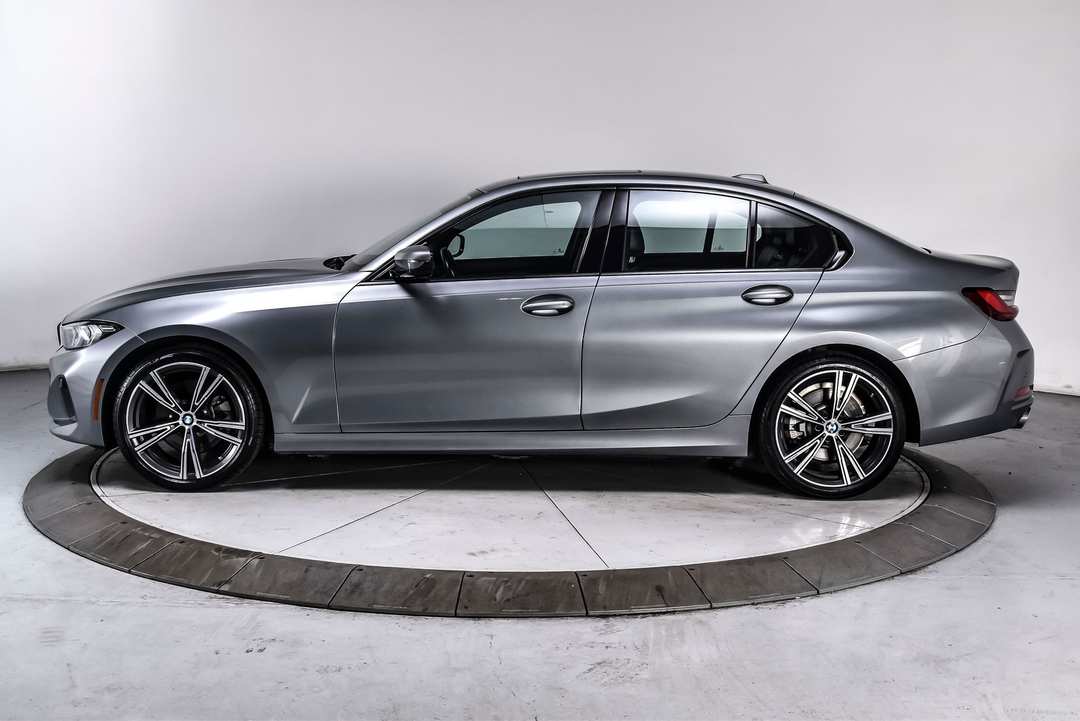 2023 BMW 3 Series 330i - Image 3