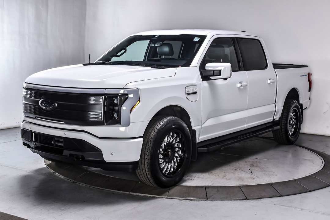 2023 Ford F-150 Lightning Lariat - Image 3