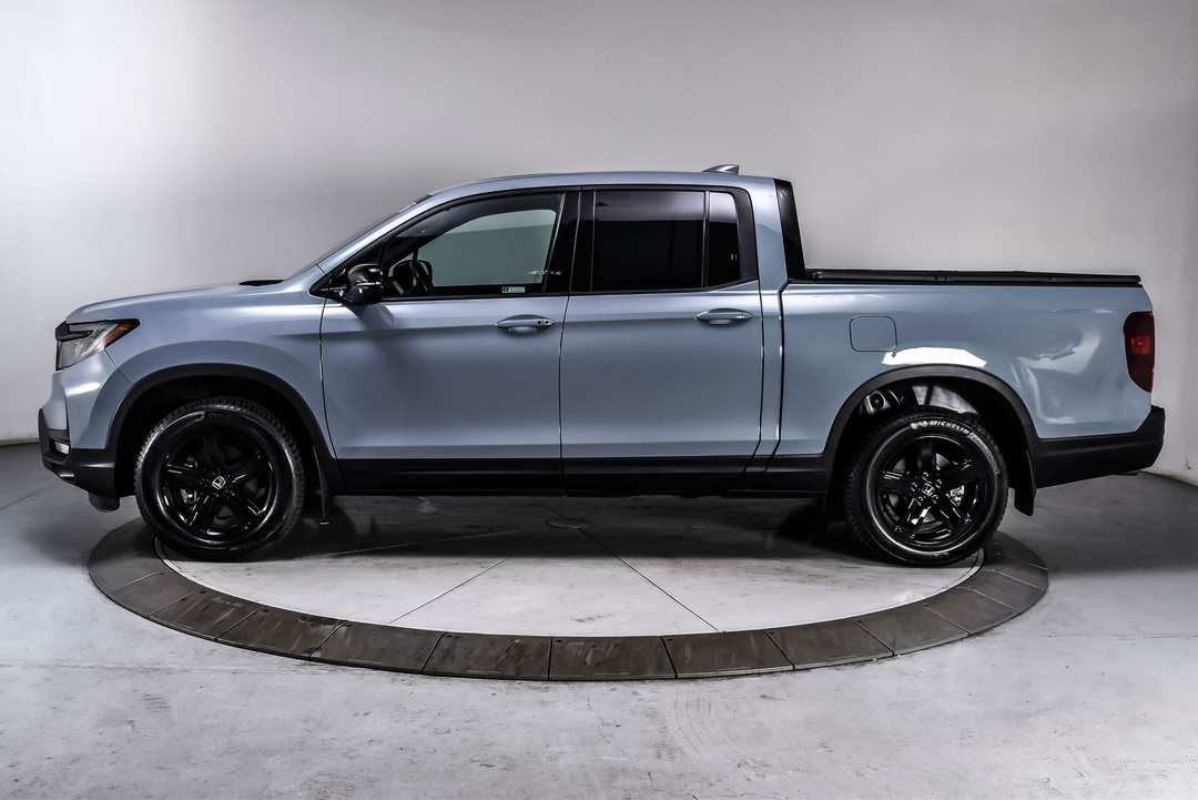 2023 Honda Ridgeline Black Edition - Image 3