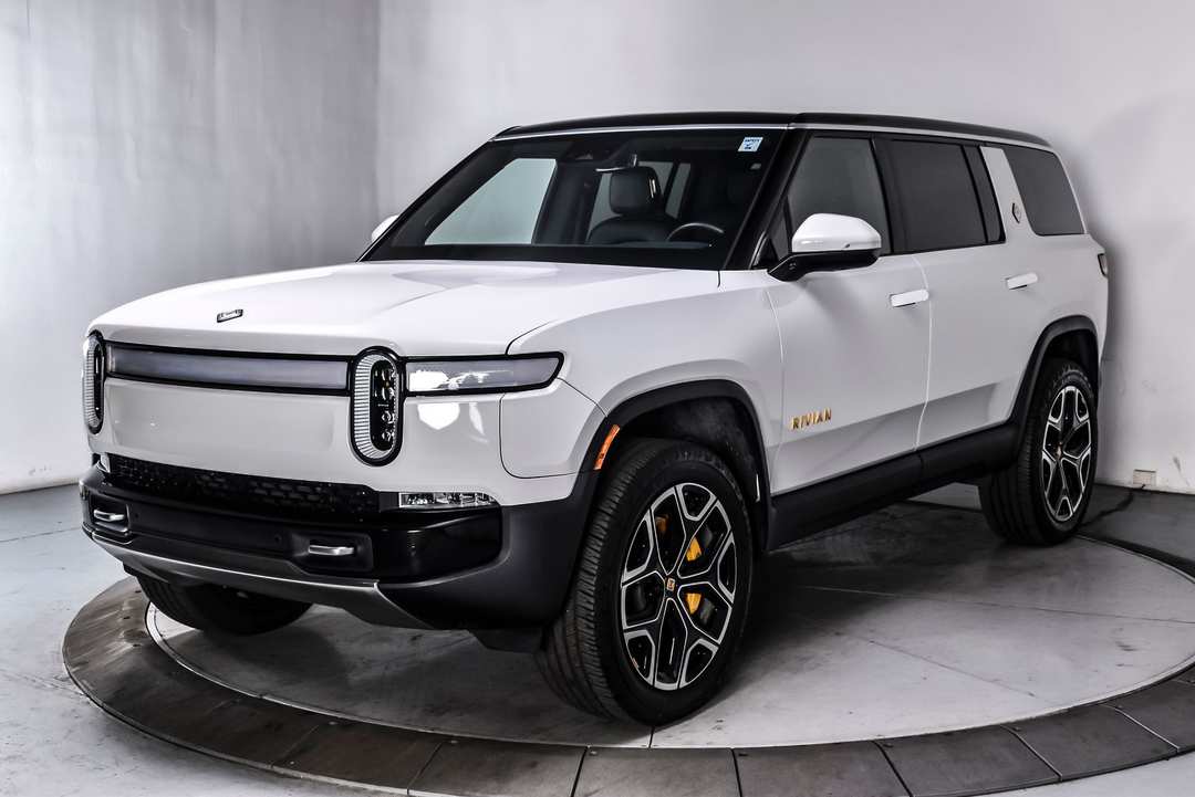 2024 Rivian R1S Adventure - Image 2