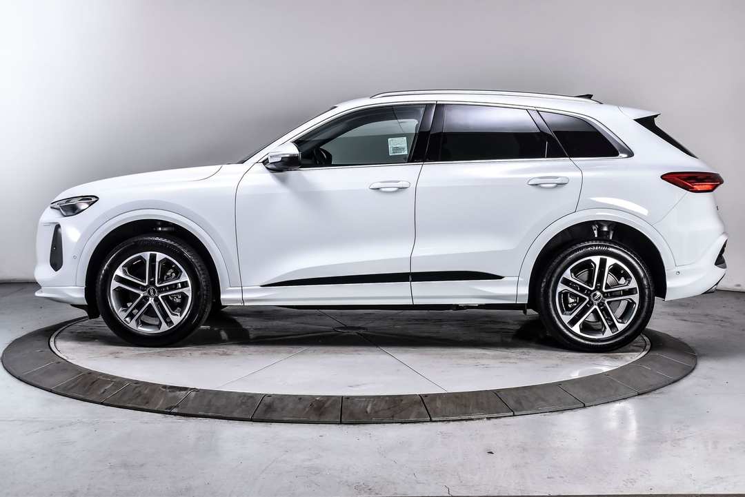 2025 Audi Q5 2.0T Premium - Image 3