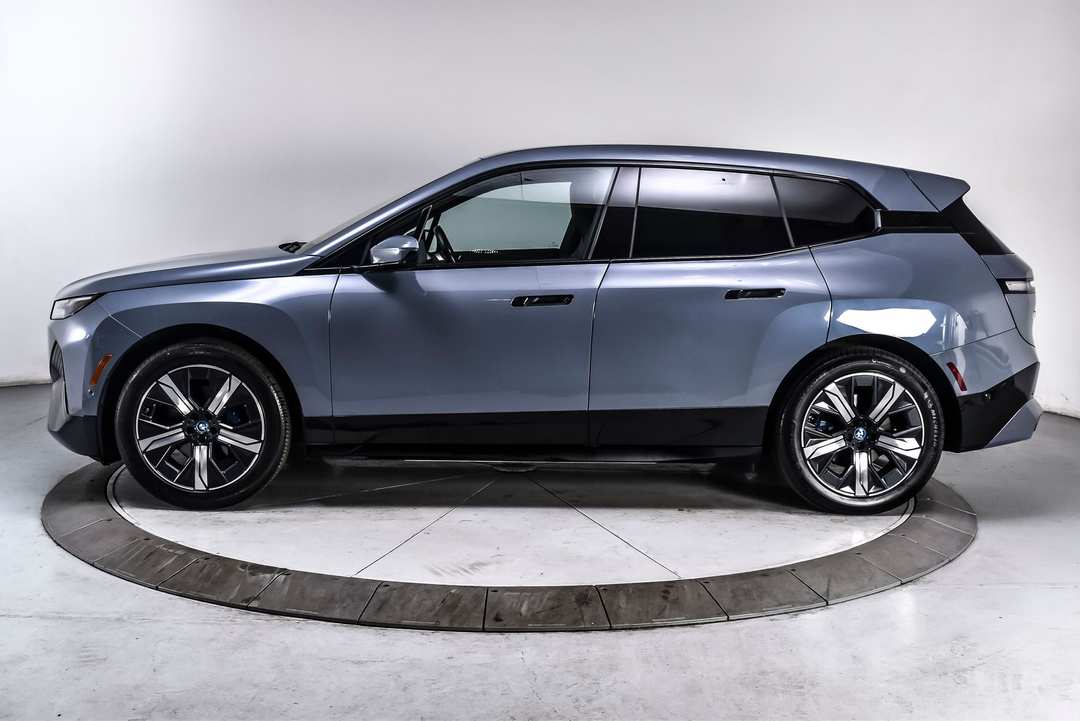 2025 BMW Ix xDrive50 - Image 3