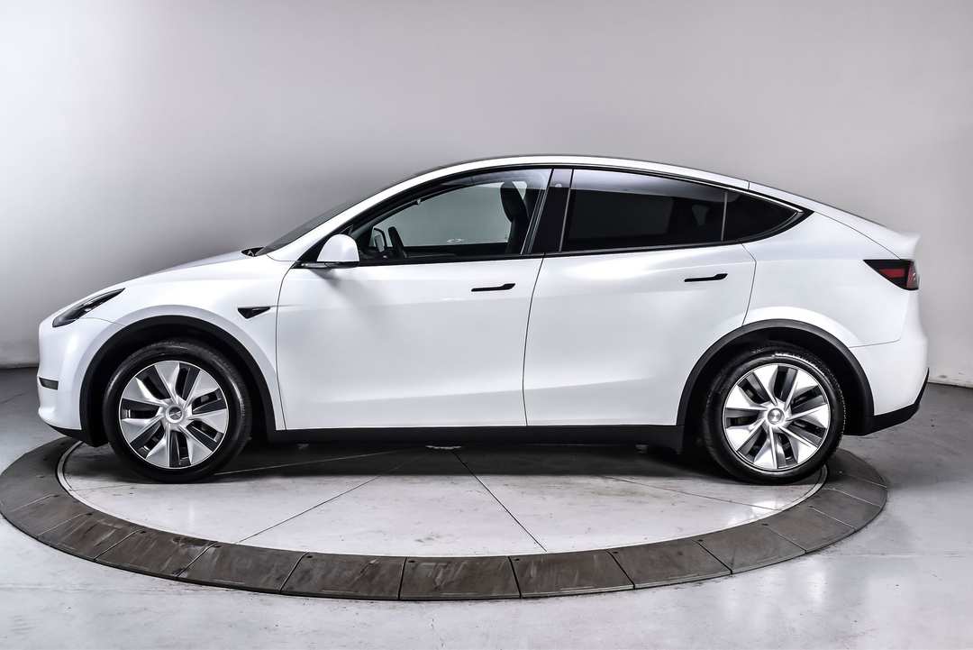 2023 Tesla Model Y Long Range - Image 3