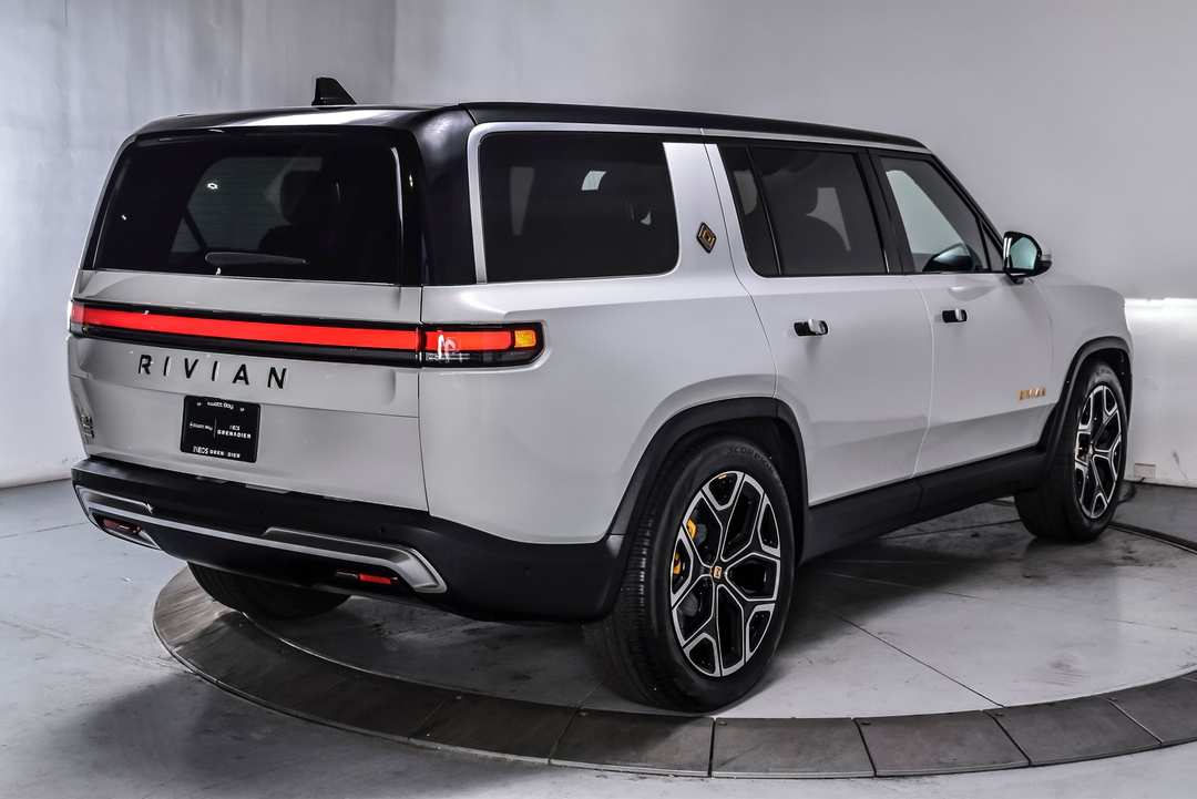2024 Rivian R1S Adventure - Image 3