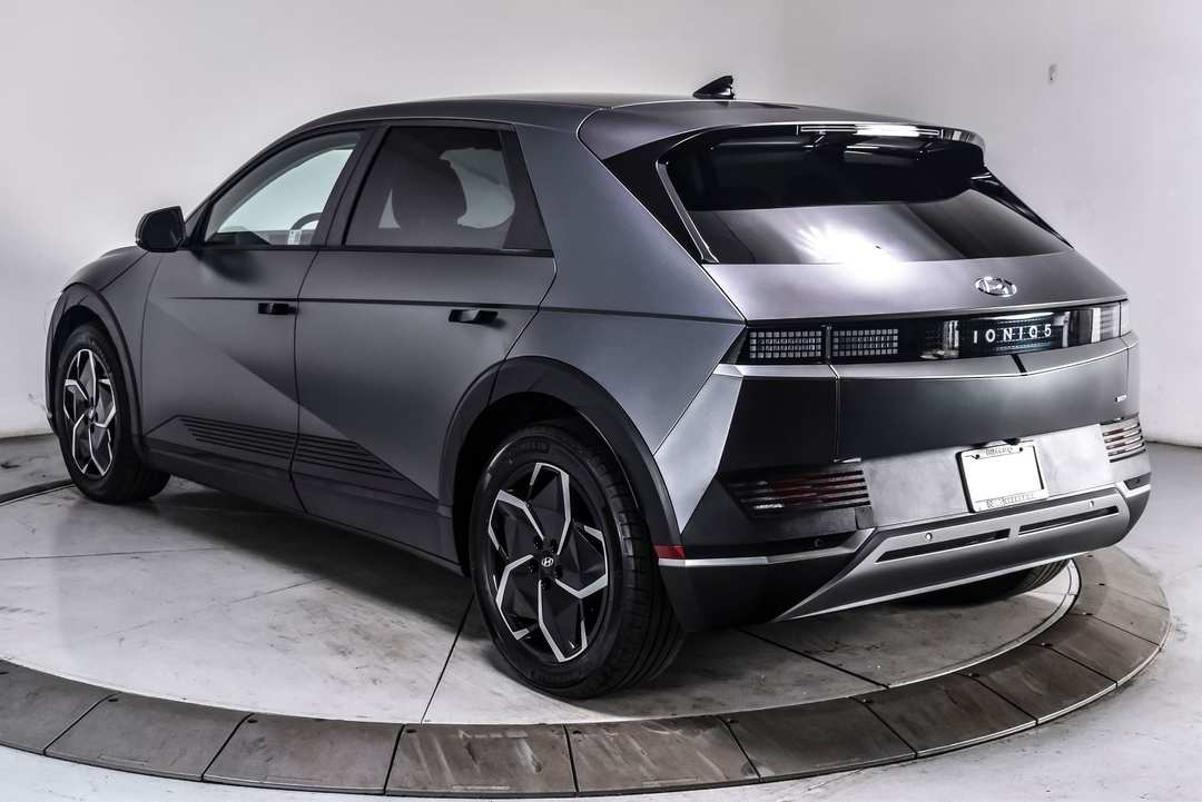 2024 Hyundai Ioniq 5 SEL - Image 3