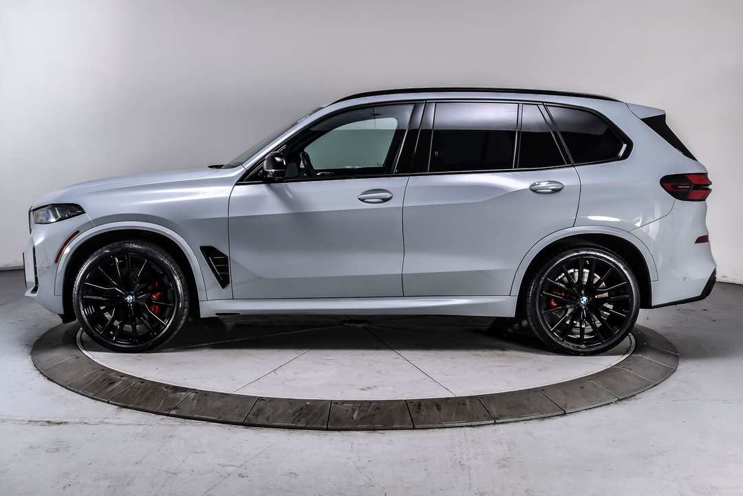 2025 BMW X5 M60i - Image 3