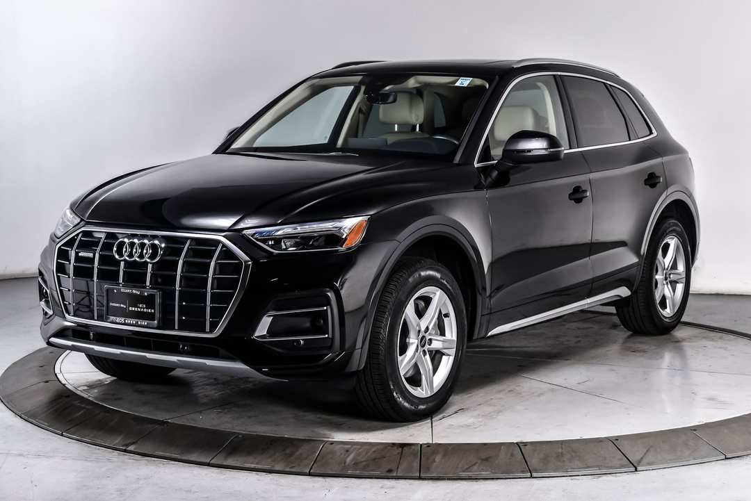 2024 Audi Q5 40 Premium - Image 2