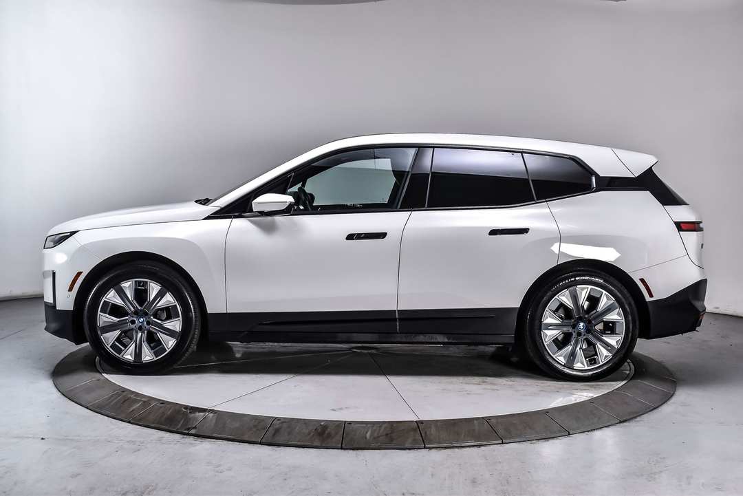 2024 BMW Ix xDrive50 - Image 3